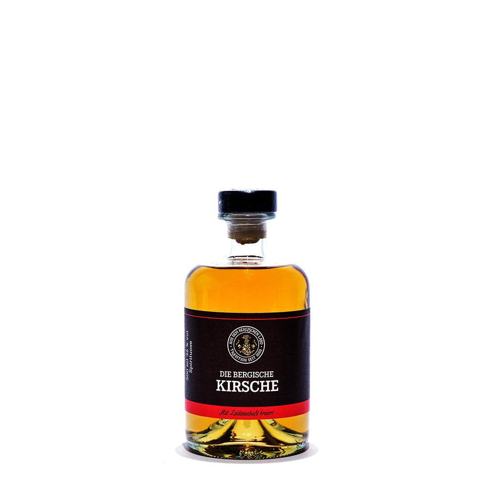 Hoffer Alter - Kirsche -die Bergische- 36% -  500 ml - Flasche Kirsche Bergische mit schwarzem Etikett und rotem Akzent, 500 ml, 36% Alkohol.
