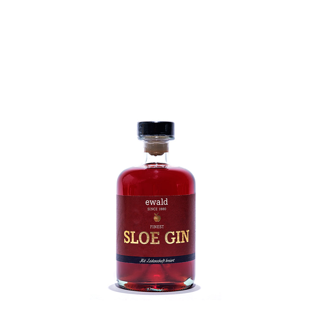 Hoffer Alter - EWALD - Sloe Gin 29% 500 ml - Flasche Ewald Sloe Gin 29% mit dunkelrotem Inhalt und schwarzem Schraubverschluss.
