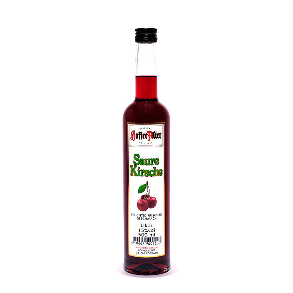Hoffer Alter - Saure Kirsche 15 % vol - 500 ml - Hohe Flasche mit leuchtend rotem Kirschlikör und weißem Etikett mit grüner Schrift.